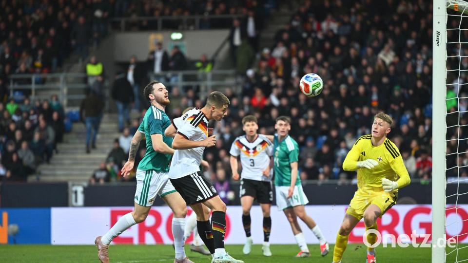 Nicolò Tresoldi (m) trifft zum 2:0. Bild: Swen Pförtner/dpa