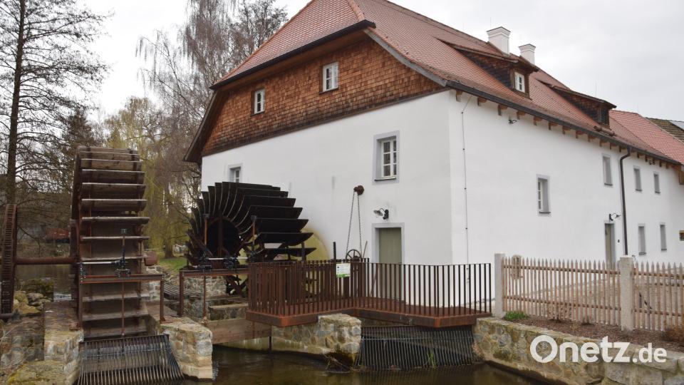 Der Kulturausschuss des Bezirks Oberpfalz hat in seiner Sitzung in der sanierten Thurauer Mühle im Landkreis Cham rund 191.000 Euro an Zuschüssen für Kultureinrichtungen und Kulturmacher bewilligt. Bild: Bastian Schreiner