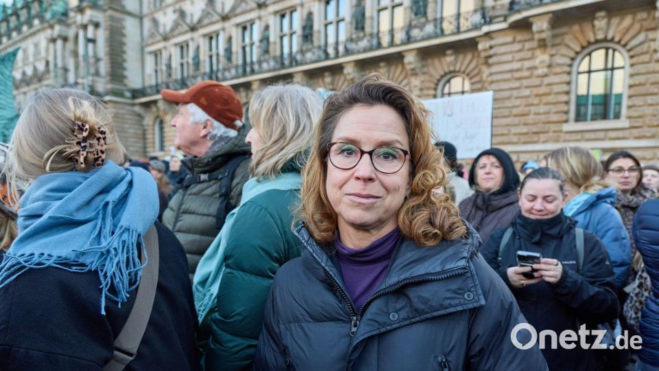 Auch die Hamburger Bürgerschaftspräsidentin Carola Veit war gekommen. Bild: Georg Wendt/dpa