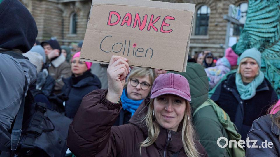 „Danke Collien“ war auf einem Plakat zu lesen. Bild: Georg Wendt/dpa