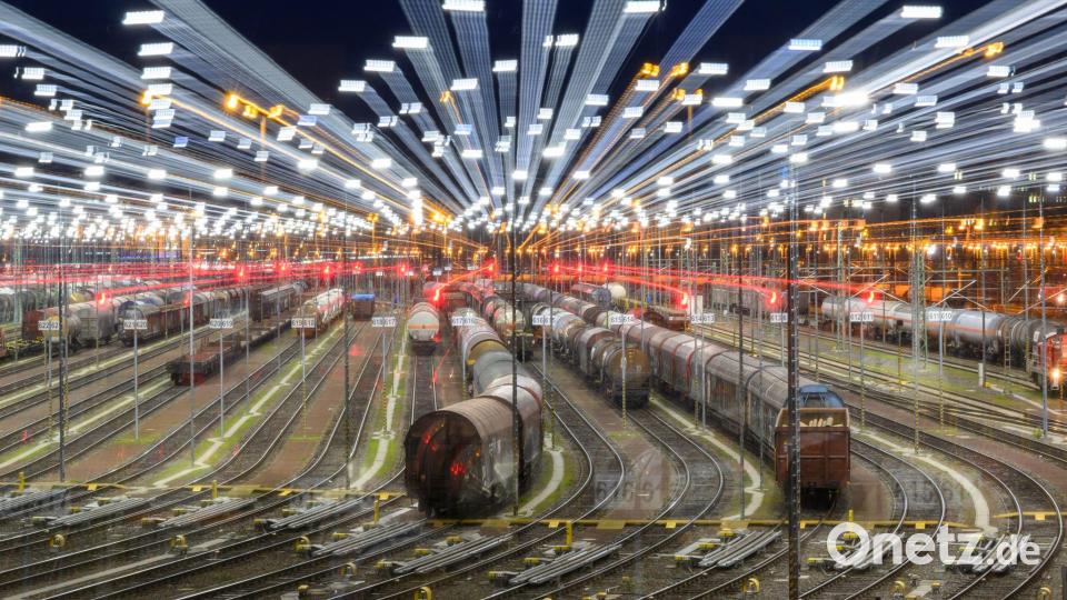Ein großes Sorgenkind: die Bahn-Güterverkehrssparte DB Cargo. (Archivbild) Bild: Hendrik Schmidt/dpa