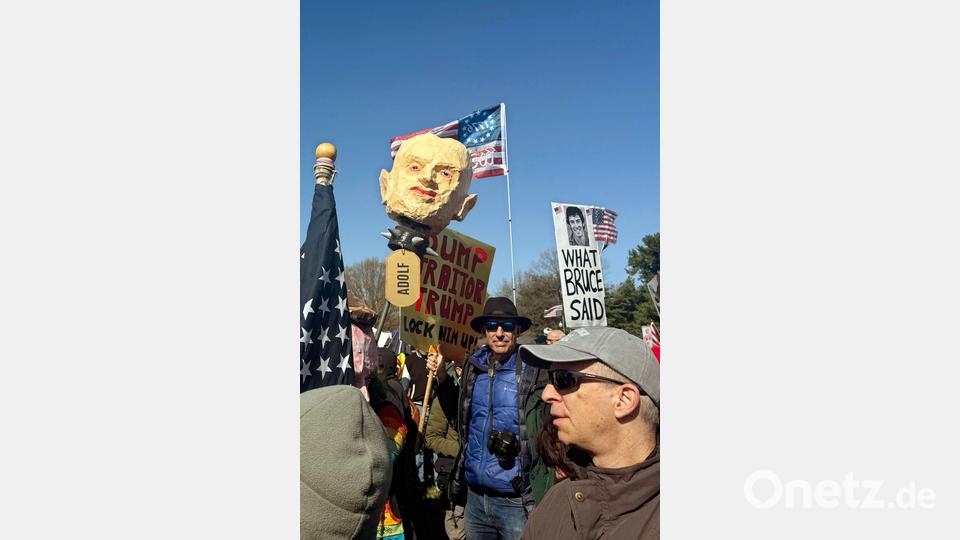 Faschismusvorwurf gegen die Trump-Regierung. Bild: Anna Ringle/dpa