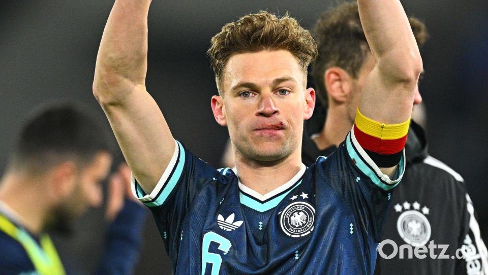 Joshua Kimmich feiert mit einer Verletzung an der Lippe den Sieg in der Schweiz. Bild: Tom Weller/dpa