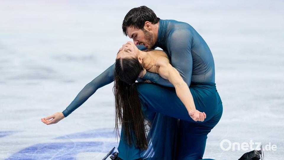 Laurence Fournier Beaudry (l) und Guillaume Cizeron holten in Prag ihren ersten gemeinsamen WM-Titel. Bild: Petr David Josek/AP/dpa