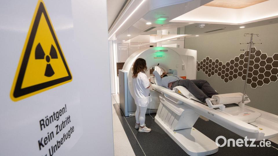 Für Raucherinnen und Raucher gibt es ein neues kostenloses Angebot. (Archivbild) Bild: Julian Stratenschulte/dpa