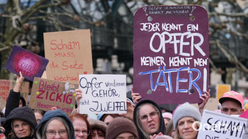 Tausende Menschen versammeln sich seit Tagen in ganz Deutschland auf den Straßen. (Archivbild) Bild: Marcus Brandt/dpa