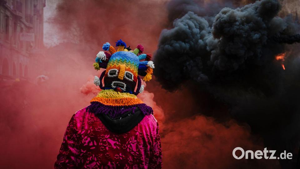 Volkskarneval gegen den Aufstieg des Faschismus Bild: Gabriel Monnet/KEYSTONE/dpa