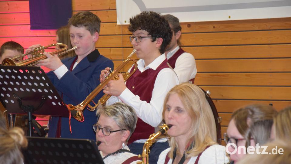 Die gute Mischung macht den richtigen Ton bei den Konzerten der Trachtenkapelle Hohenburg aus. Bild: bö
