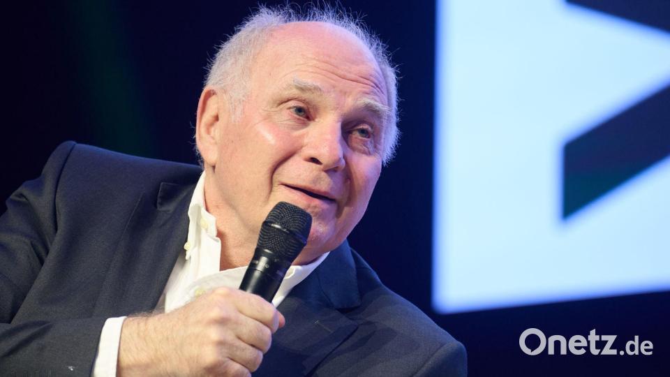 Uli Hoeneß ist von Bayerns Stürmerstar Harry Kane begeistert. (Archivbild) Bild: Bernd Thissen/dpa