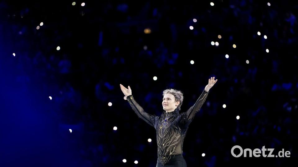 Superstar Ilia Malinin holte seinen dritten WM-Titel in Serie. Bild: Petr David Josek/AP/dpa