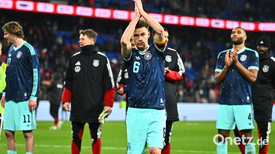 Kapitän Joshua Kimmich bedankt sich bei den Fans. Bild: Tom Weller/dpa