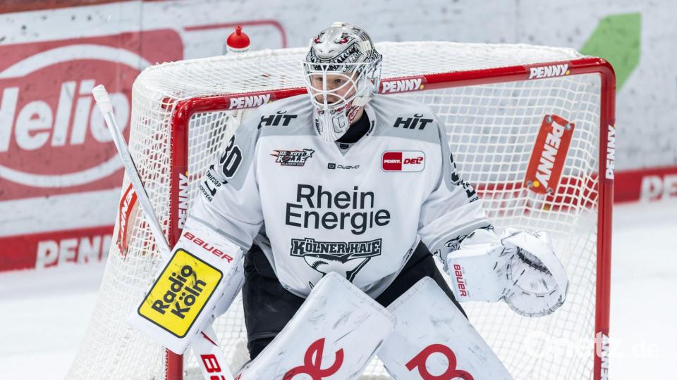 Janne Juvonen und seine Kölner Haie gewinnen auch Spiel drei in Schwenningen. (Archivbild) Bild: Silas Stein/dpa