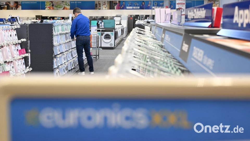 Euronics rechnet mit Umsatzrückgang im laufenden Geschäftsjahr. (Archivbild) Bild: Marijan Murat/dpa