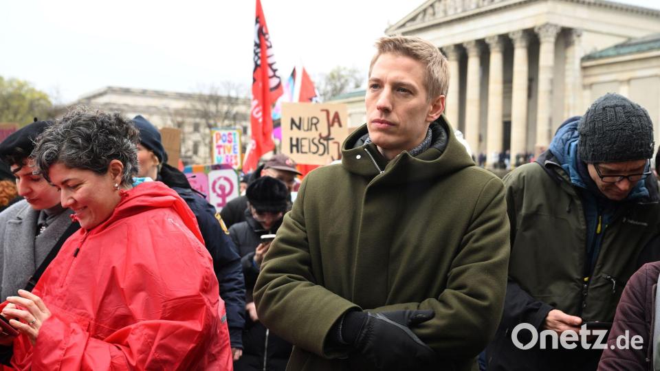Auch Münchens designierter Oberbürgermeister beteiligte sich an dem Protest. Bild: Felix Hörhager/dpa