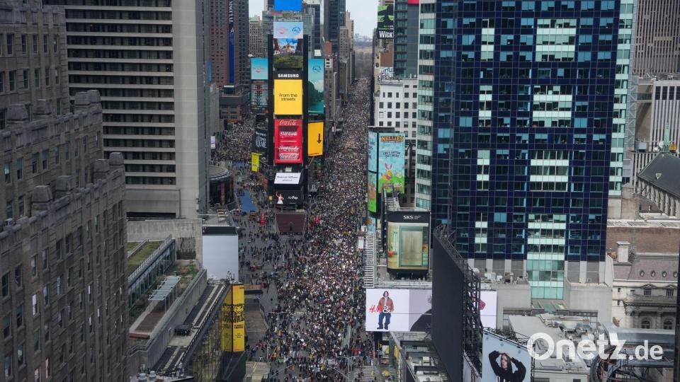 Straßen in New York waren voller Demonstranten. Bild: Adam Gray/FR172090 AP/AP/dpa