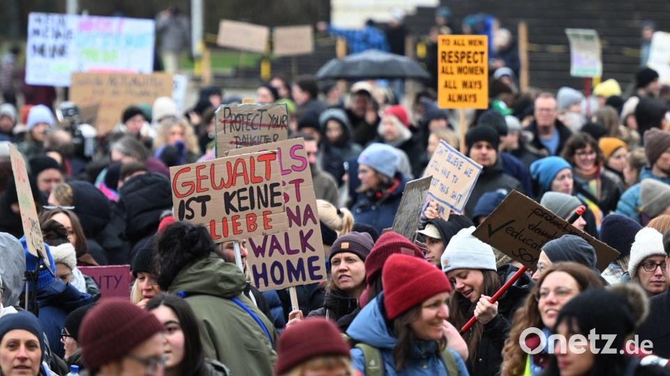 Zu der Demonstration hat unter anderem die Grüne Jugend aufgerufen. Bild: Felix Hörhager/dpa