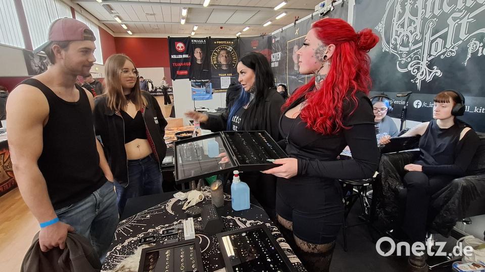 Reich ist die Auswahl an dekorativen Stücken für das ganz individuelle Piercing. Bild: jua