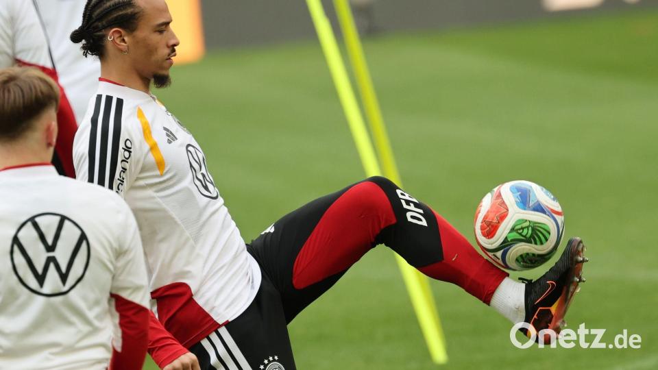 Leroy Sané, hier beim Training vor dem Spiel gegen Ghana, muss iiefern. Bild: Christian Charisius/dpa