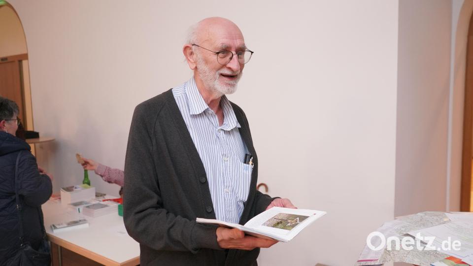 Helmut Gollwitzer ist der Gestalter der neuen HAK Broschüre "Marterl - Kapellen - Denkmale." Bild: fvo