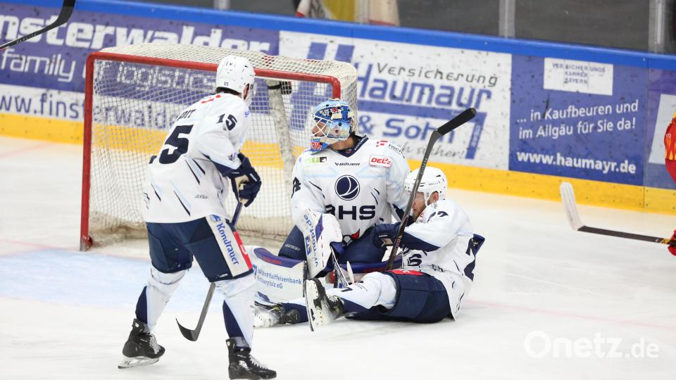 Mit vereinten Kräften: Fabian Voit, Dominik Bohac und Michael McNiven. Bild: Benjamin Lahr