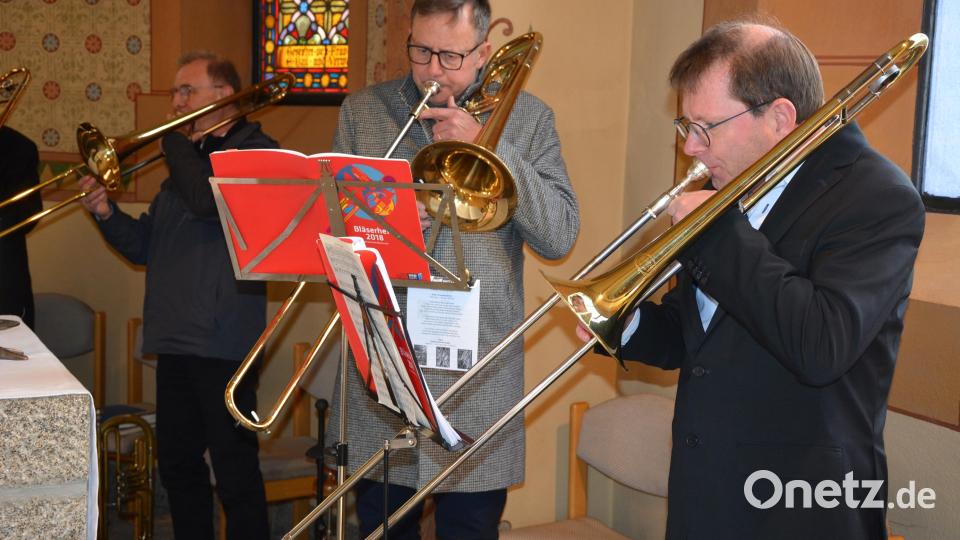 Pfarrer Andreas Kraft (rechts) musizierte selber mit und gab in seinen Vorträgen geistliche Impulse. Bild: jr