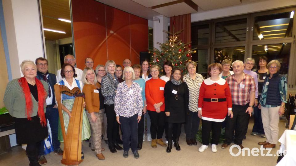 Zahlreiche Helferinnen und Helfer machten die Alleinlebendenweihnacht wieder zu einem schönen Erlebnis. Bild: Markus Friedrich