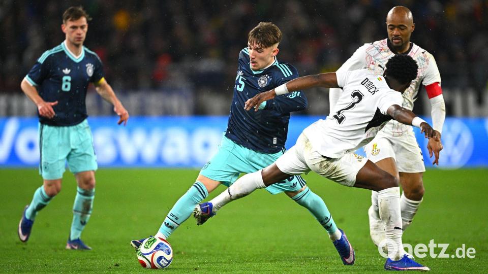 Lennart Karl (M) versuchte viel und beeindruckte den Bundestrainer. Bild: Tom Weller/dpa