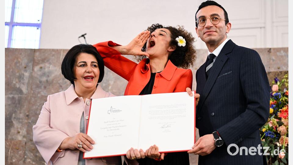 Erster Europäischer Paulskirchenpreis für Demokratie an iranische Journalistin verliehen Bild: Florian Wiegand/dpa