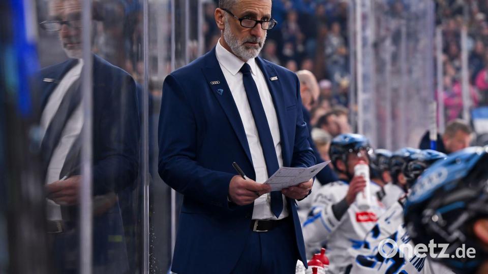 Ingolstadt-Coach Mark French erlebt ein 7:2 gegen München - der Sport wurde aber zur Nebensache. (Archivbild) Bild: Sven Hoppe/dpa