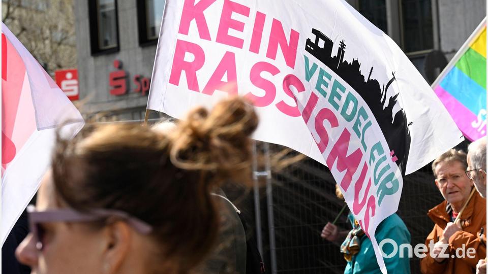 Initiativen gegen Rechtsextremismus und Rassismus sehen sich einer Analyse der Amadeu Antonio Stiftung systematisch unter Druck gesetzt. (Archivbild) Bild: Roberto Pfeil/dpa