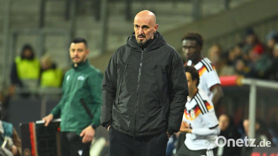 Trainer Antonio Di Salvo freut sich auf das Griechenland-Spiel. Bild: Swen Pförtner/dpa