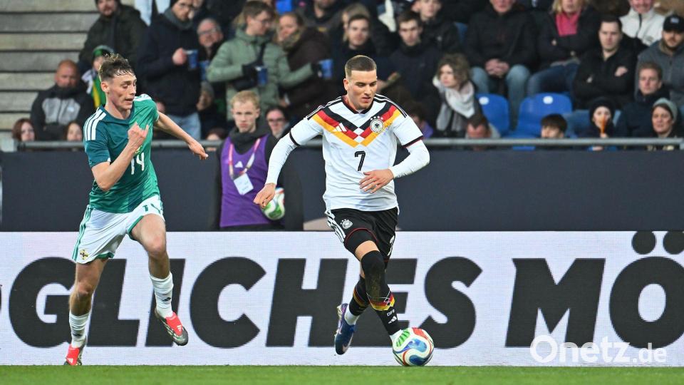 Wann feiert Said El Mala (r) seine Tor-Premiere für die U21? Bild: Swen Pförtner/dpa