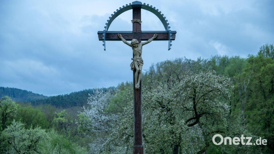 Der biblischen Überlieferung nach starb Jesus am Kreuz. (Symbolbild) Bild: Pia Bayer/dpa