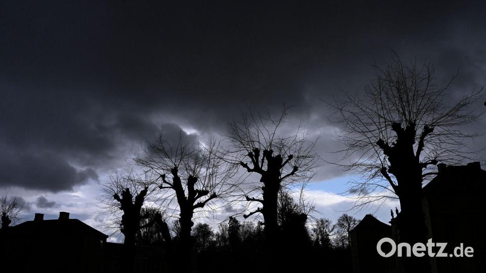 Regenwolken am Himmel Bild: Jens Kalaene/dpa