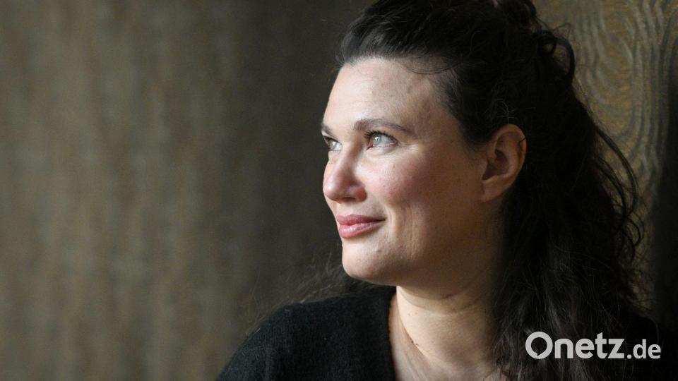 Regisseurin Mascha Schilinski hat Chancen mit „In die Sonne schauen“. (Archivbild) Bild: Jens Kalaene/dpa