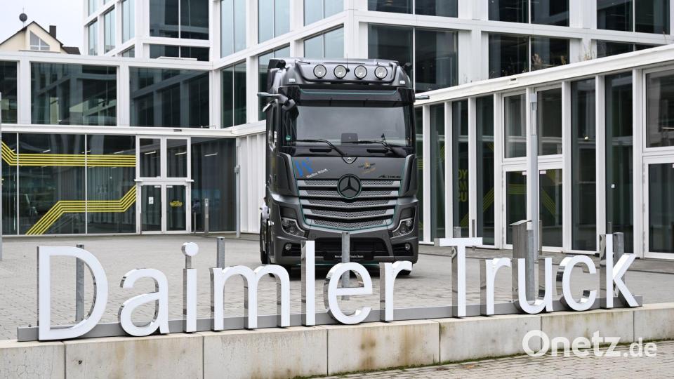 Daimler Truck: Konzern plant neues Werk in Tschechien. (Archivbild) Bild: Bernd Weißbrod/dpa