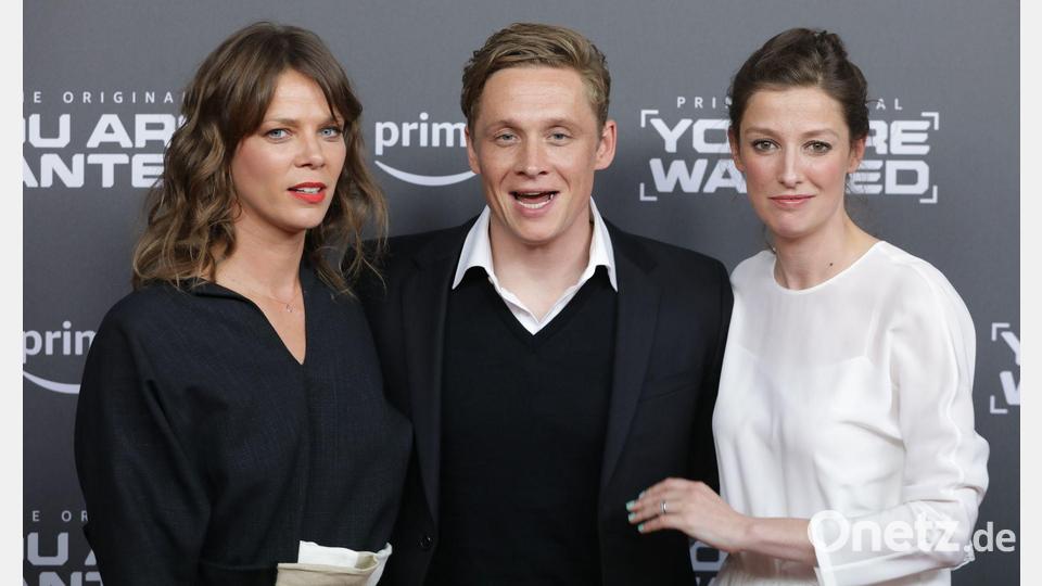 Jessica Schwarz, Matthias Schweighöfer und Alexandra Maria Lara spielten in „You Are Wanted“ von Prime Video mit. (Archivbild) Bild: Jörg Carstensen/dpa