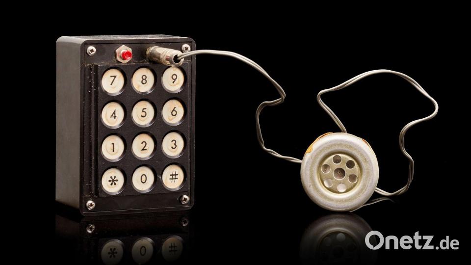 Die Blue Box, mit denen man das Telefonsystem manipulieren konnte, war das erste kommerzielle Projekt von Steve Wozniak und Steve Jobs. Handout: Bonhams/dpa Bild: picture alliance / -/Bonhams/dpa
