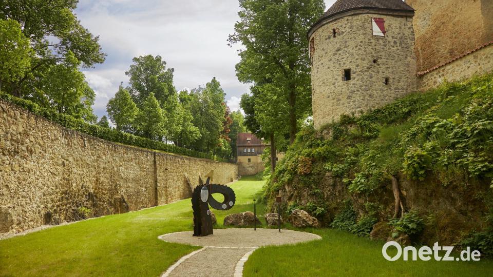 Im Stadtgraben in Sulzbach-Rosenberg bewacht er den Schatz der Stadtgeschichte. Bild: Stephan Böhm
