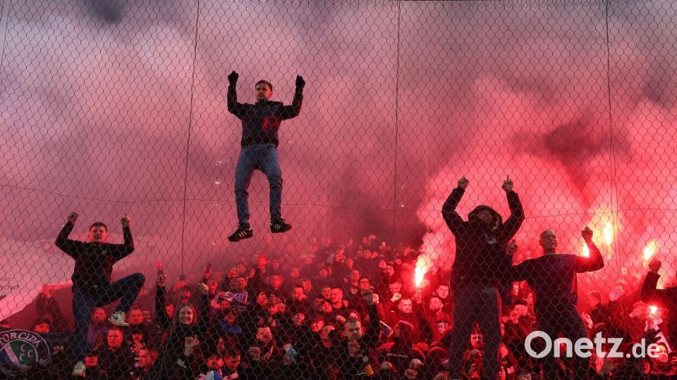 Bosnische Fans feierten eine große Party. Bild: Armin Durgut/AP/dpa