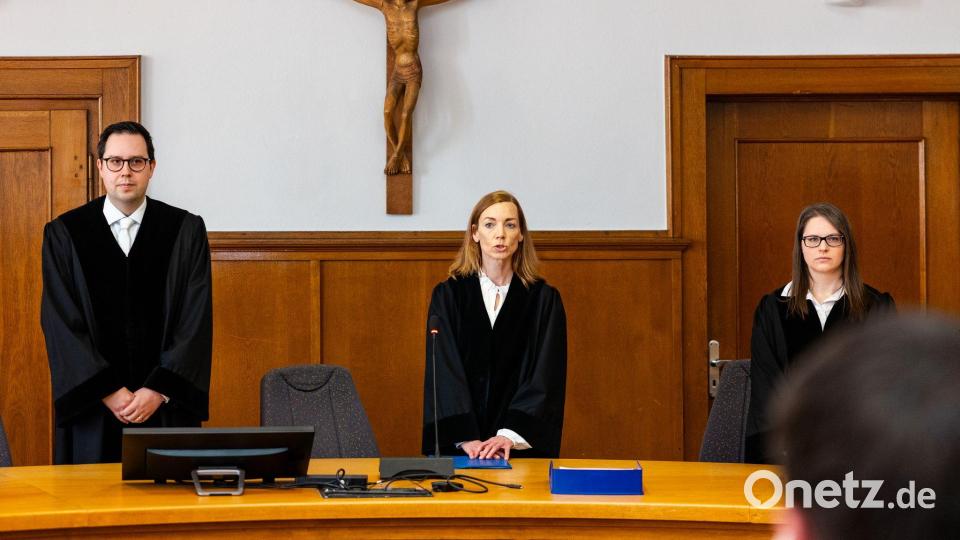 Die Vorsitzende Richtern (M) bei der Urteilsverkündung. Bild: Laszlo Pinter/dpa