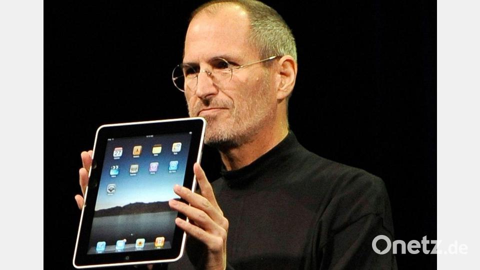 2010: Steve Jobs präsentiert am 27. Januar das erste iPad. Bild: John G. Mabanglo/EPA/dpa