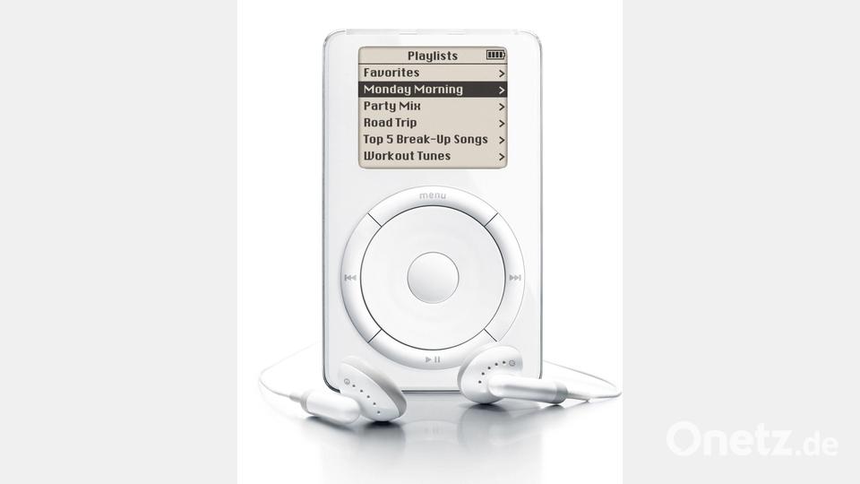 2001: Der erste iPod konnte rund 1.000 Musikstücke speichern. Bild: Apple Inc./dpa