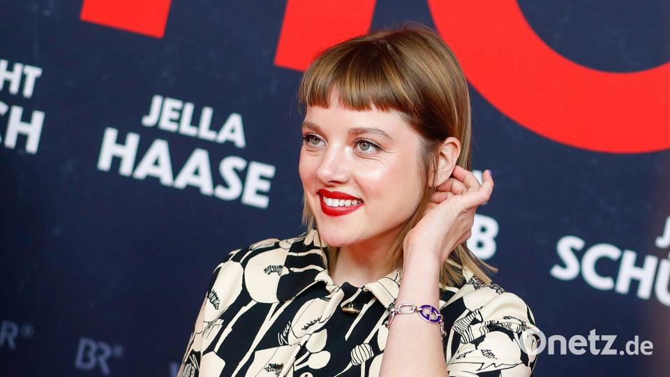 Jella Haase spielt die Hauptrolle der gefeierten Rache-Thriller-Serie „Kleo“, die auch Stephen King als „erfrischend, kurzweilig und absolut wunderbar“ lobte. (Archivbild) Bild: Gerald Matzka/dpa