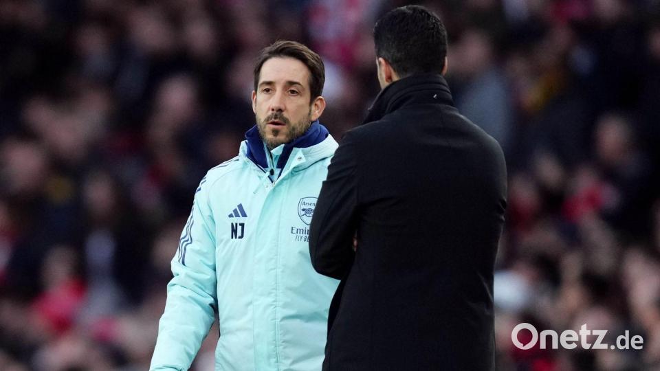 Nicolas Jover (l) ist der Standardtrainer des FC Arsenal. (Archivbild) Bild: John Walton/PA Wire/dpa