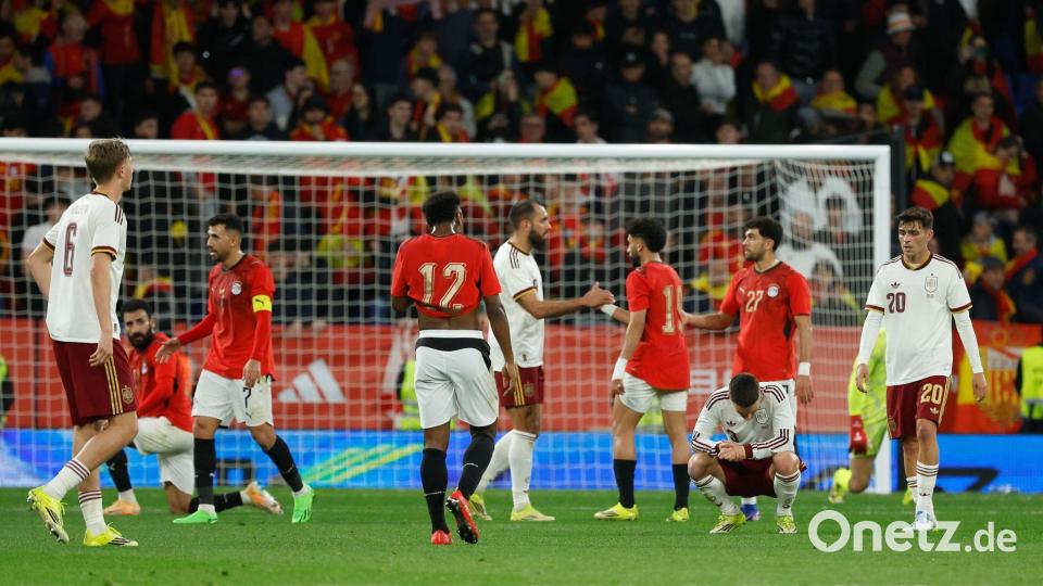 Auf dem Spielfeld ging es weitgehend fair zu. Bild: Joan Monfort/AP/dpa