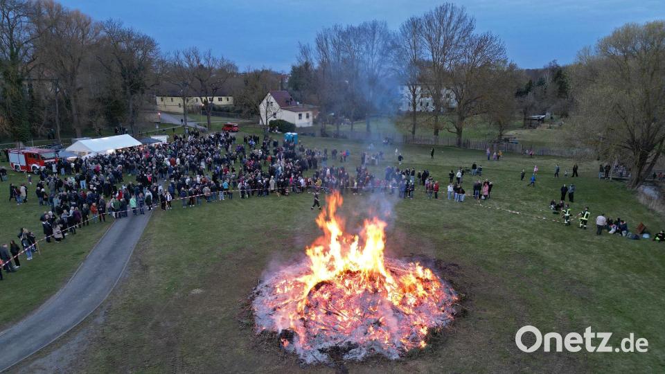 Osterfeuer Bild: Matthias Bein/dpa