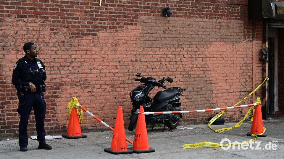 Die Polizei stellte den Roller sicher und wertet Videoaufnahmen aus. Bild: Kyle Mazza, Kyle Mazza/TheNEWS2 via ZUMA Press Wire/dpa