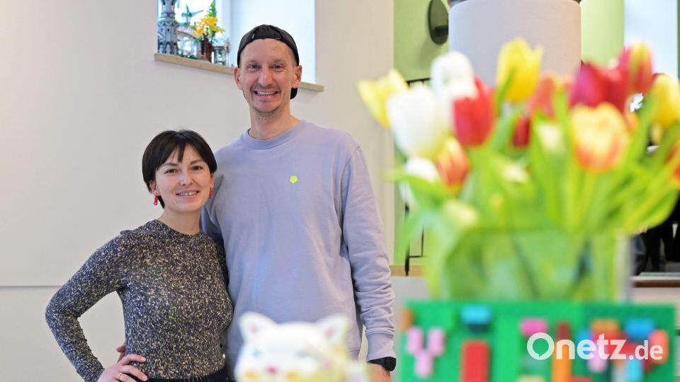 Das Gründerpaar Melanie Sotouky und Moritz Janke hat Deutshcland ersten Lego-Bauraum eröffnet. Bild: Malin Wunderlich/dpa