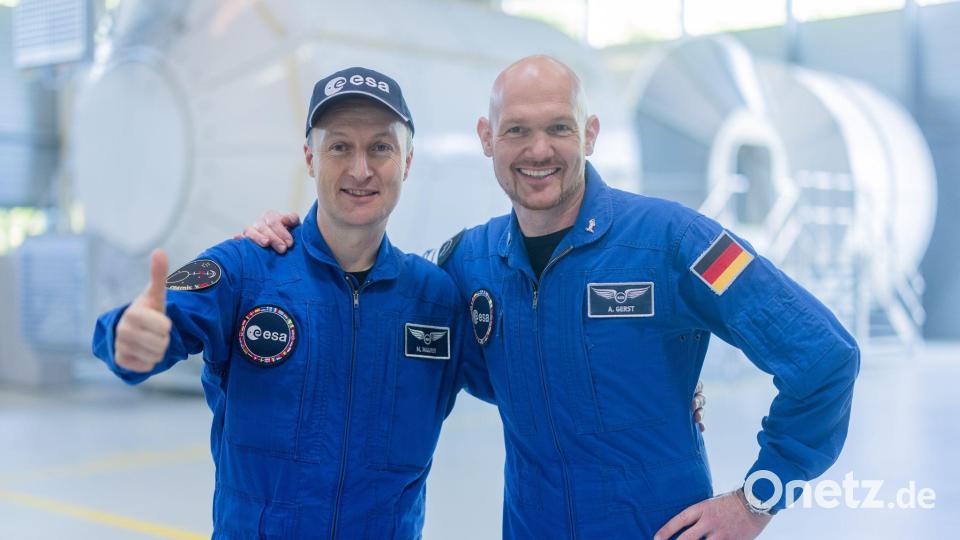 Die beiden deutschen Astronauten würden auch gerne zum Mond fliegen. Bild: Rolf Vennenbernd/dpa